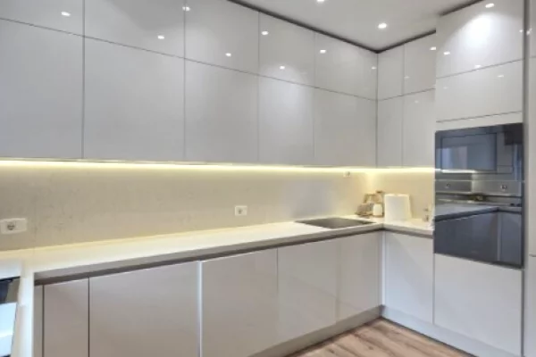 Shtepi ne shitje Apartament ne Tirane, 3+1, Mobilimi E mobiluar, Pagesa 450,000  Euro.
