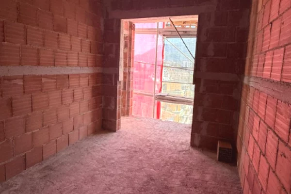 Shtepi ne shitje Apartament ne Tirane, 3+1, Mobilimi Bosh, pa mobiluar, Pagesa 24,750,000  Leke.