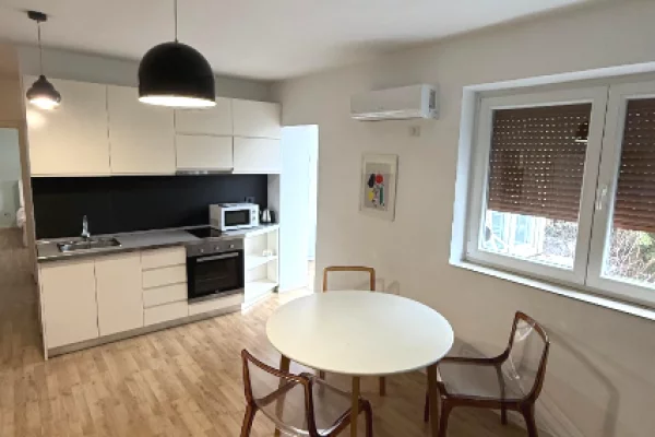 Shtepi me qera 1+1 ne Tirane - 62,000 Leke