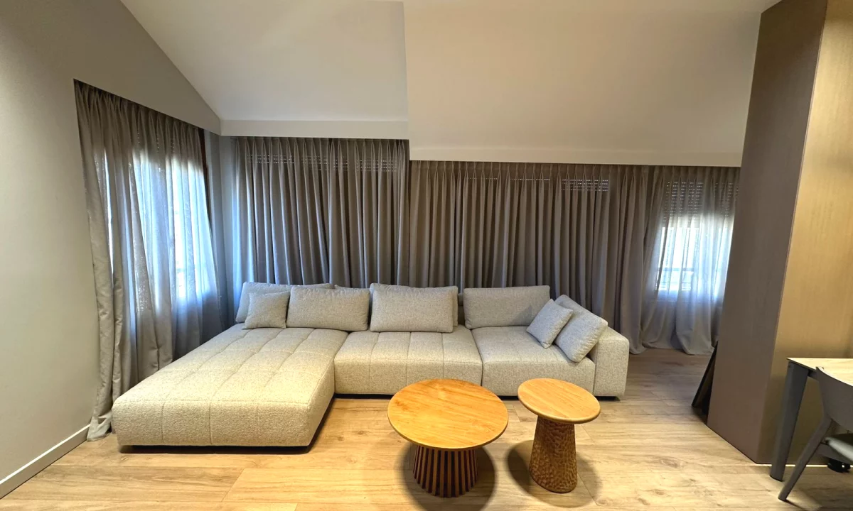 Shtepi me qera Apartament ne Tirane, 3+1, Mobilimi E mobiluar, Pagesa 1,800  Euro.