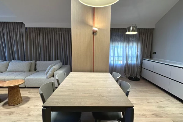 Shtepi me qera Apartament ne Tirane, 3+1, Mobilimi E mobiluar, Pagesa 1,800  Euro.