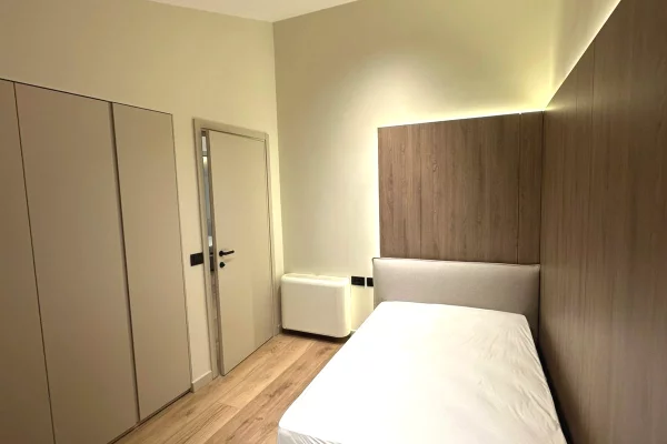Shtepi me qera Apartament ne Tirane, 3+1, Mobilimi E mobiluar, Pagesa 1,800  Euro.