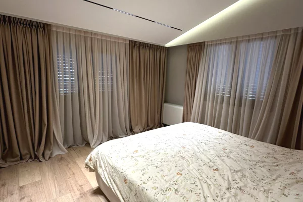 Shtepi me qera Apartament ne Tirane, 3+1, Mobilimi E mobiluar, Pagesa 1,800  Euro.