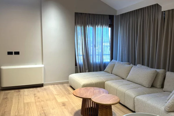 Shtepi me qera Apartament ne Tirane, 3+1, Mobilimi E mobiluar, Pagesa 1,800  Euro.