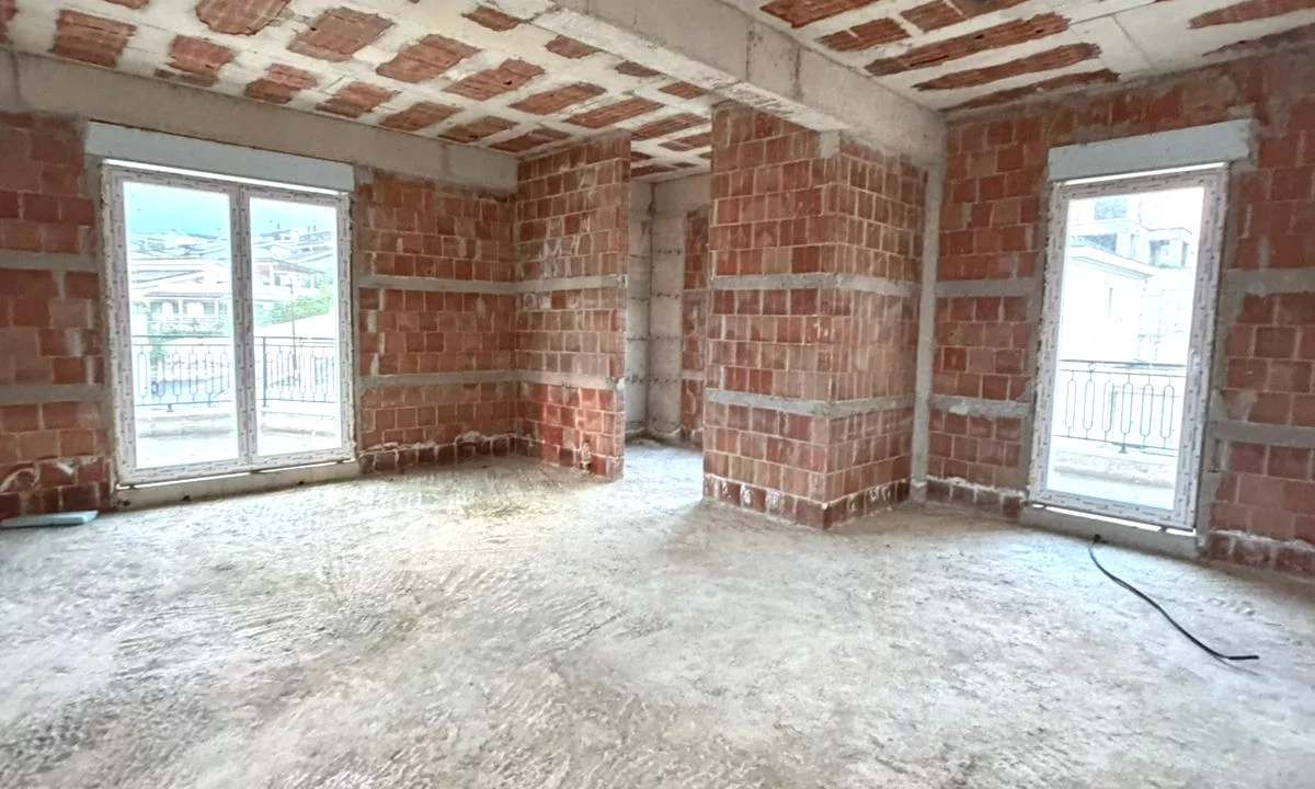 Shtepi ne shitje Vila Luksoze ne Tirane, 4+1, Mobilimi Bosh, pa mobiluar, Pagesa 1,650,000  Euro.