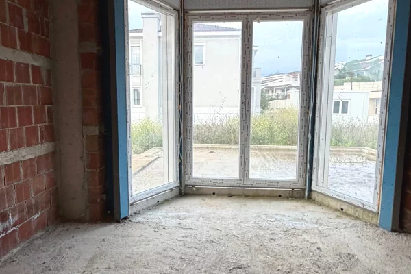 Shtepi ne shitje Vila Luksoze ne Tirane, 4+1, Mobilimi Bosh, pa mobiluar, Pagesa 1,650,000  Euro.