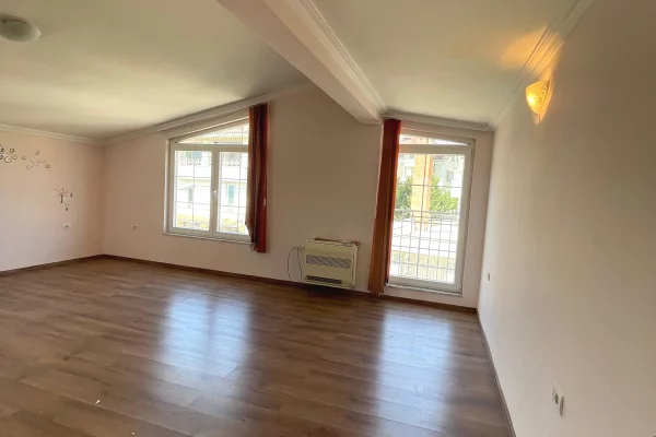 Shtepi ne shitje Vila Luksoze ne Tirane, 5+1, Mobilimi Pjeserisht e mobiluar, Pagesa 850,000  Euro.