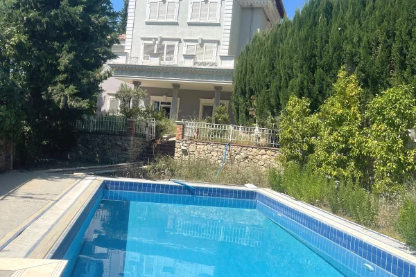 🏡 SHITET VILË 4-KATËSHE ME PISHINË – Akacia Hills, TEG