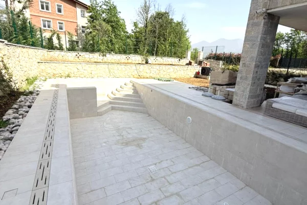 Shtepi ne shitje Vila Luksoze ne Tirane, 4+1, Mobilimi E mobiluar, Pagesa 1,900,000  Euro.