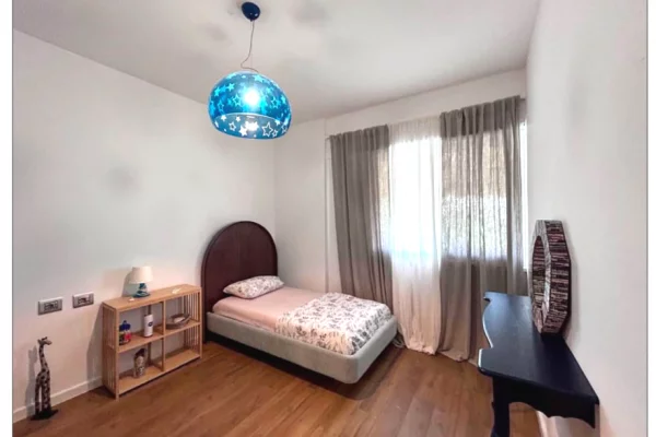 Shtepi me qera Apartament ne Tirane, 2+1, Mobilimi E mobiluar, Pagesa 999  Euro.