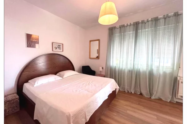 Shtepi me qera Apartament ne Tirane, 2+1, Mobilimi E mobiluar, Pagesa 999  Euro.