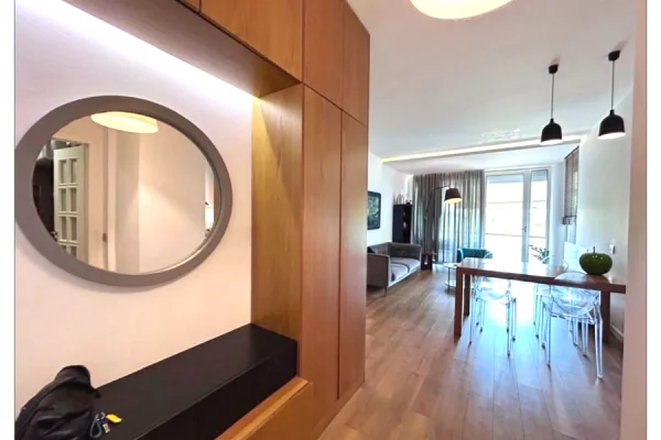 Shtepi me qera Apartament ne Tirane, 2+1, Mobilimi E mobiluar, Pagesa 999  Euro.