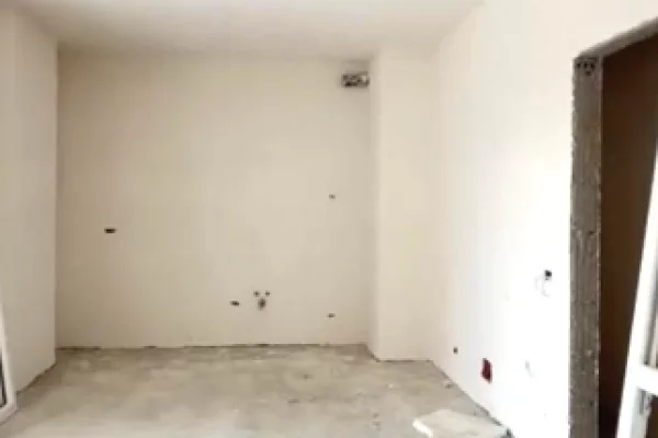 Shtepi ne shitje Apartament ne Tirane, 2+1, Mobilimi Bosh, pa mobiluar, Pagesa 143,350  Euro.