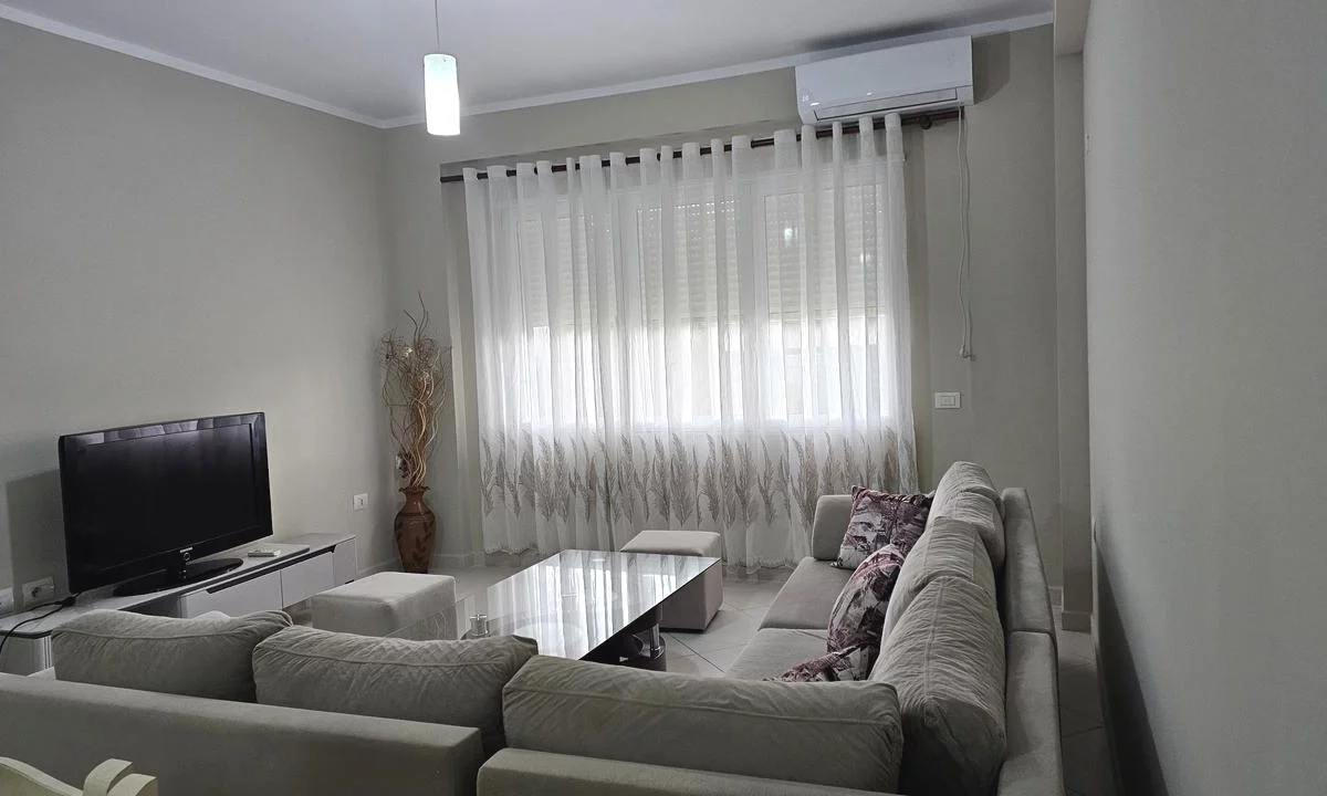 Shtepi me qera Apartament ne Tirane, 2+1, Mobilimi E mobiluar, Pagesa 65,000  Leke.