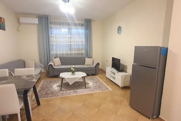 Shtepi me qera 2+1 ne Tirane - 80,000 Leke