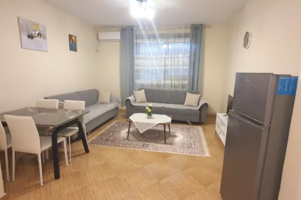 Shtepi me qera Apartament ne Tirane, 2+1, Mobilimi E mobiluar, Pagesa 80,000  Leke.