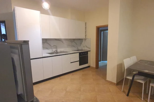 Shtepi me qera Apartament ne Tirane, 2+1, Mobilimi E mobiluar, Pagesa 80,000  Leke.