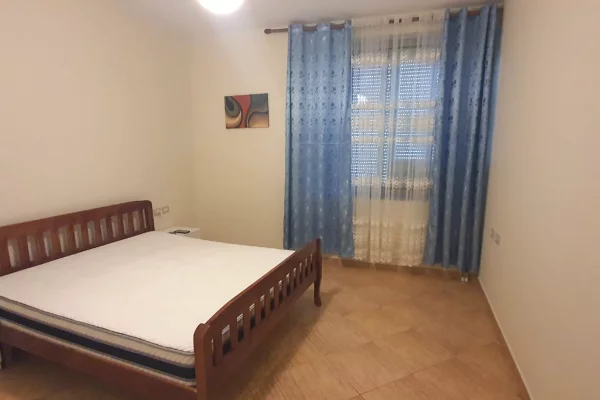 Shtepi me qera Apartament ne Tirane, 2+1, Mobilimi E mobiluar, Pagesa 80,000  Leke.