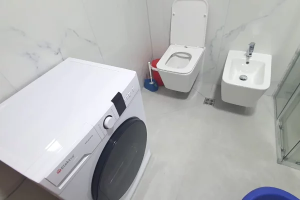Shtepi me qera Apartament ne Tirane, 2+1, Mobilimi E mobiluar, Pagesa 80,000  Leke.