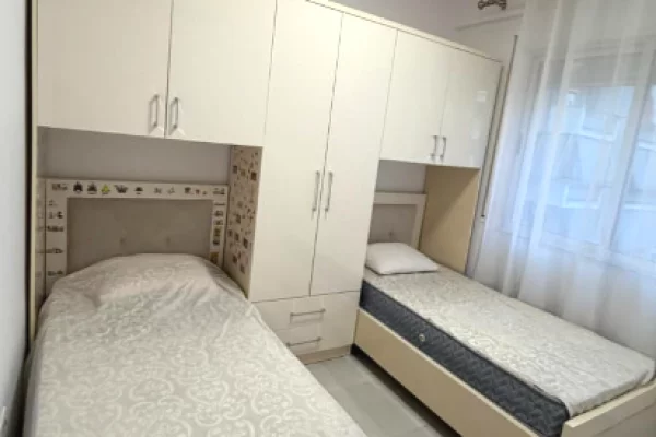 Shtepi me qera Apartament ne Tirane, 2+1, Mobilimi E mobiluar, Pagesa 60,000  Leke.