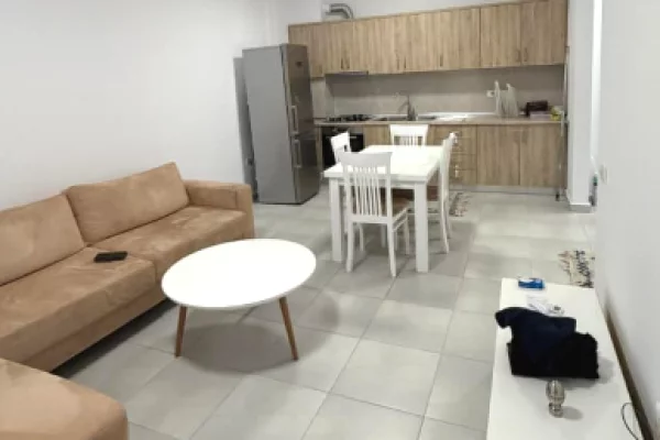 Shtepi me qera 2+1 ne Tirane - 60,000 Leke