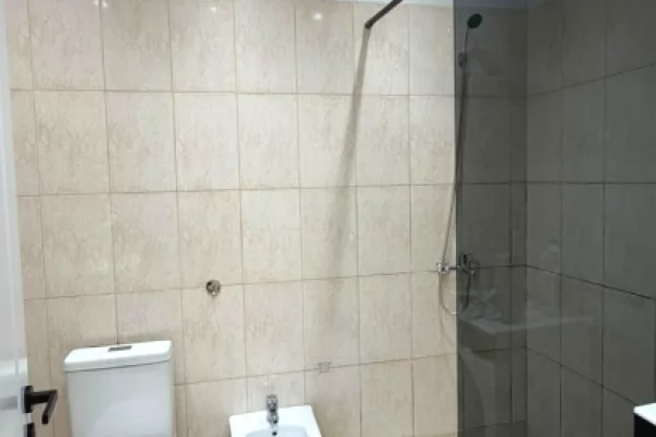 Shtepi ne shitje Apartament ne Tirane, 3+1, Mobilimi E mobiluar, Pagesa 17,100,000  Leke.