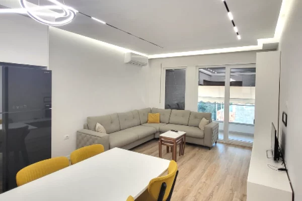 Shtepi ne shitje Apartament ne Tirane, 2+1, Mobilimi E mobiluar, Pagesa 255,000  Euro.