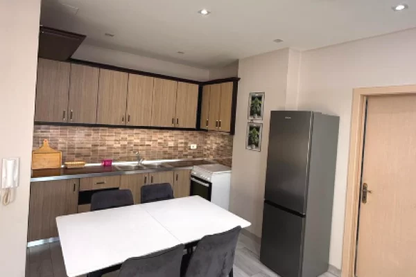 Shtepi ne shitje Apartament ne Tirane, 2+1, Mobilimi E mobiluar, Pagesa 16,500,000  Leke.