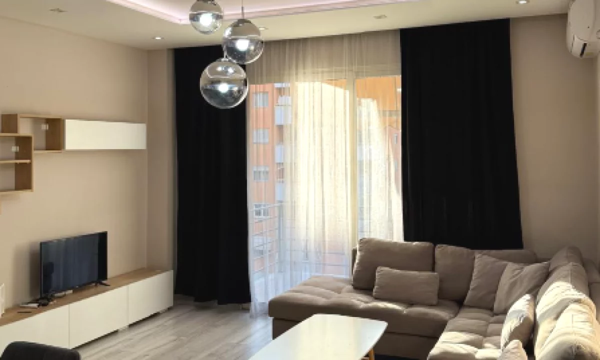 Shtepi ne shitje Apartament ne Tirane, 2+1, Mobilimi E mobiluar, Pagesa 16,500,000  Leke.