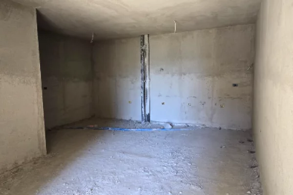Shtepi ne shitje Apartament ne Lezhe, 2+1, Mobilimi Bosh, pa mobiluar, Pagesa 105,000  Euro.