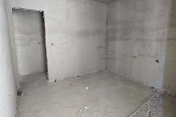Shtepi ne shitje Apartament ne Lezhe, 2+1, Mobilimi Bosh, pa mobiluar, Pagesa 105,000  Euro.