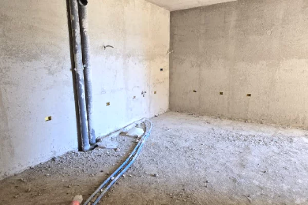 Shtepi ne shitje Apartament ne Lezhe, 2+1, Mobilimi Bosh, pa mobiluar, Pagesa 105,000  Euro.