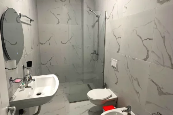 Shtepi me qera Apartament ne Tirane, 3+1, Mobilimi E mobiluar, Pagesa 150,000  Leke.
