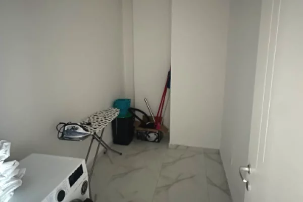Shtepi me qera Apartament ne Tirane, 3+1, Mobilimi E mobiluar, Pagesa 150,000  Leke.