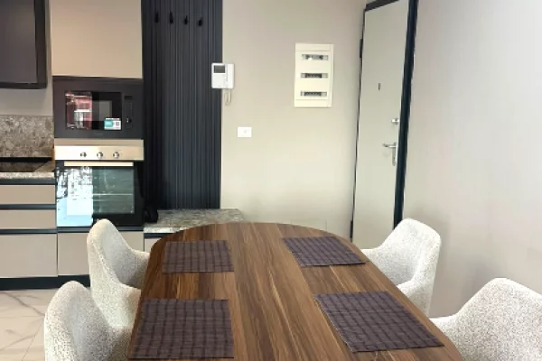 Shtepi me qera Apartament ne Tirane, 3+1, Mobilimi E mobiluar, Pagesa 150,000  Leke.