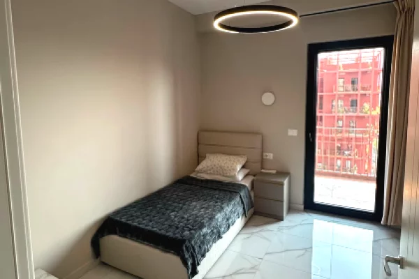 Shtepi me qera 3+1 ne Tirane - 150,000 Leke