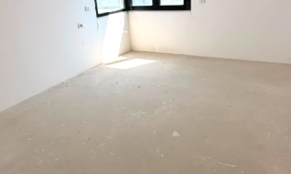 Shtepi ne shitje Shtepi Private ne Tirane, 3+1, Mobilimi Bosh, pa mobiluar, Pagesa 400,000  Euro.