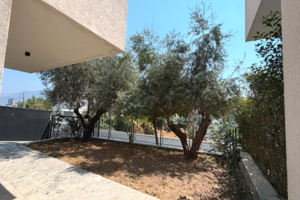 Shtepi ne shitje Shtepi Private ne Tirane, 3+1, Mobilimi Bosh, pa mobiluar, Pagesa 400,000  Euro.