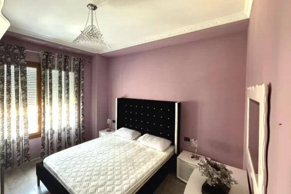 Shtepi me qera Apartament ne Tirane, 3+1, Mobilimi E mobiluar, Pagesa 1,150  Euro.