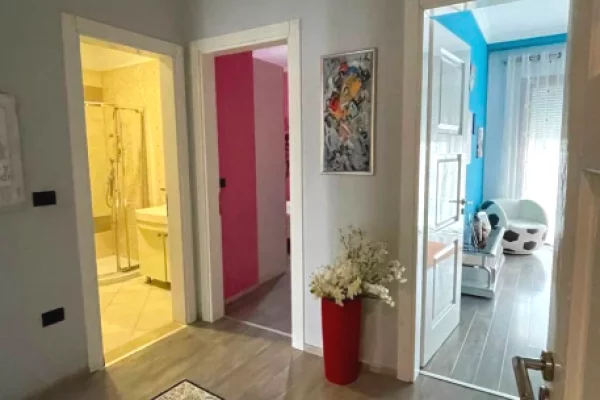 Shtepi me qera Apartament ne Tirane, 3+1, Mobilimi E mobiluar, Pagesa 1,150  Euro.