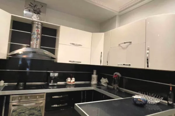 Shtepi me qera Apartament ne Tirane, 3+1, Mobilimi E mobiluar, Pagesa 1,150  Euro.