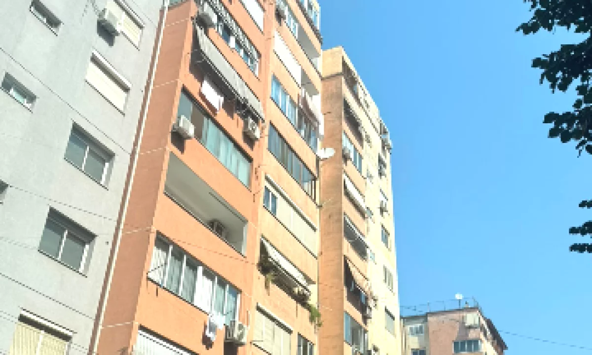 Shtepi ne shitje Apartament ne Tirane, 2+1, Mobilimi Pjeserisht e mobiluar, Pagesa 280,000  Euro.