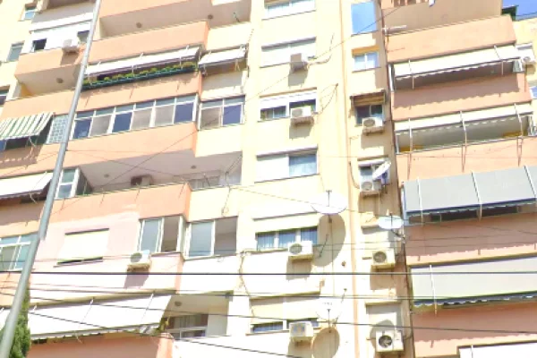 Shtepi ne shitje Apartament ne Tirane, 2+1, Mobilimi Pjeserisht e mobiluar, Pagesa 280,000  Euro.