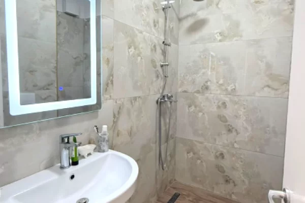 Shtepi ne shitje Apartament ne Tirane, 2+1, Mobilimi E mobiluar, Pagesa 29,500,000  Leke.