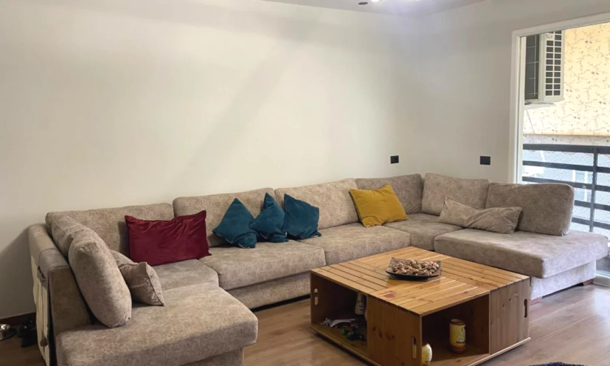 Shtepi me qera Apartament ne Tirane, 3+1, Mobilimi Bosh, pa mobiluar, Pagesa 90,000  Leke.