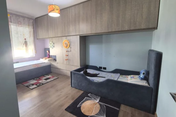 Shtepi me qera Apartament ne Tirane, 3+1, Mobilimi Bosh, pa mobiluar, Pagesa 90,000  Leke.