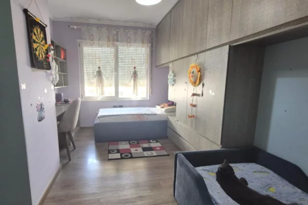 Shtepi me qera Apartament ne Tirane, 3+1, Mobilimi Bosh, pa mobiluar, Pagesa 90,000  Leke.