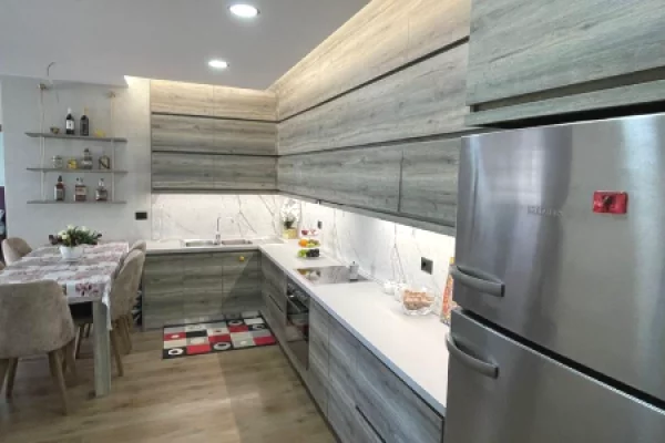 Shtepi me qera Apartament ne Tirane, 3+1, Mobilimi Bosh, pa mobiluar, Pagesa 90,000  Leke.
