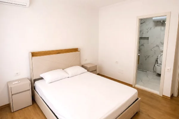Shtepi me qera Apartament ne Tirane, 2+1, Mobilimi E mobiluar, Pagesa 1,000  Euro.