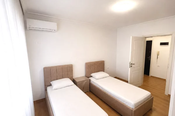 Shtepi me qera Apartament ne Tirane, 2+1, Mobilimi E mobiluar, Pagesa 1,000  Euro.